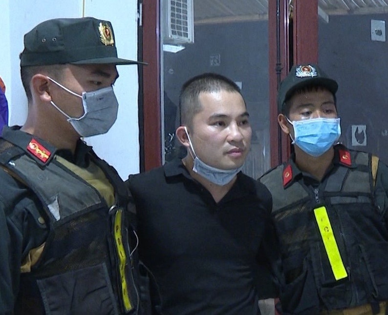 Bat tam giam Tuan To cung dan em anh 1