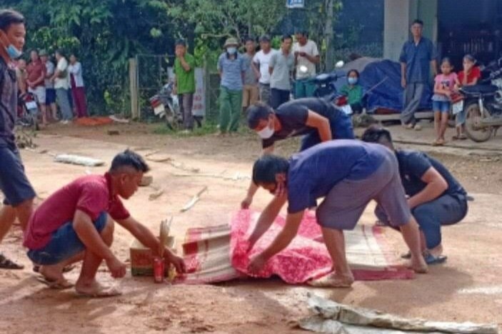 Mau thuan khi choi bi-a, mot nguoi bi dam chet hinh anh