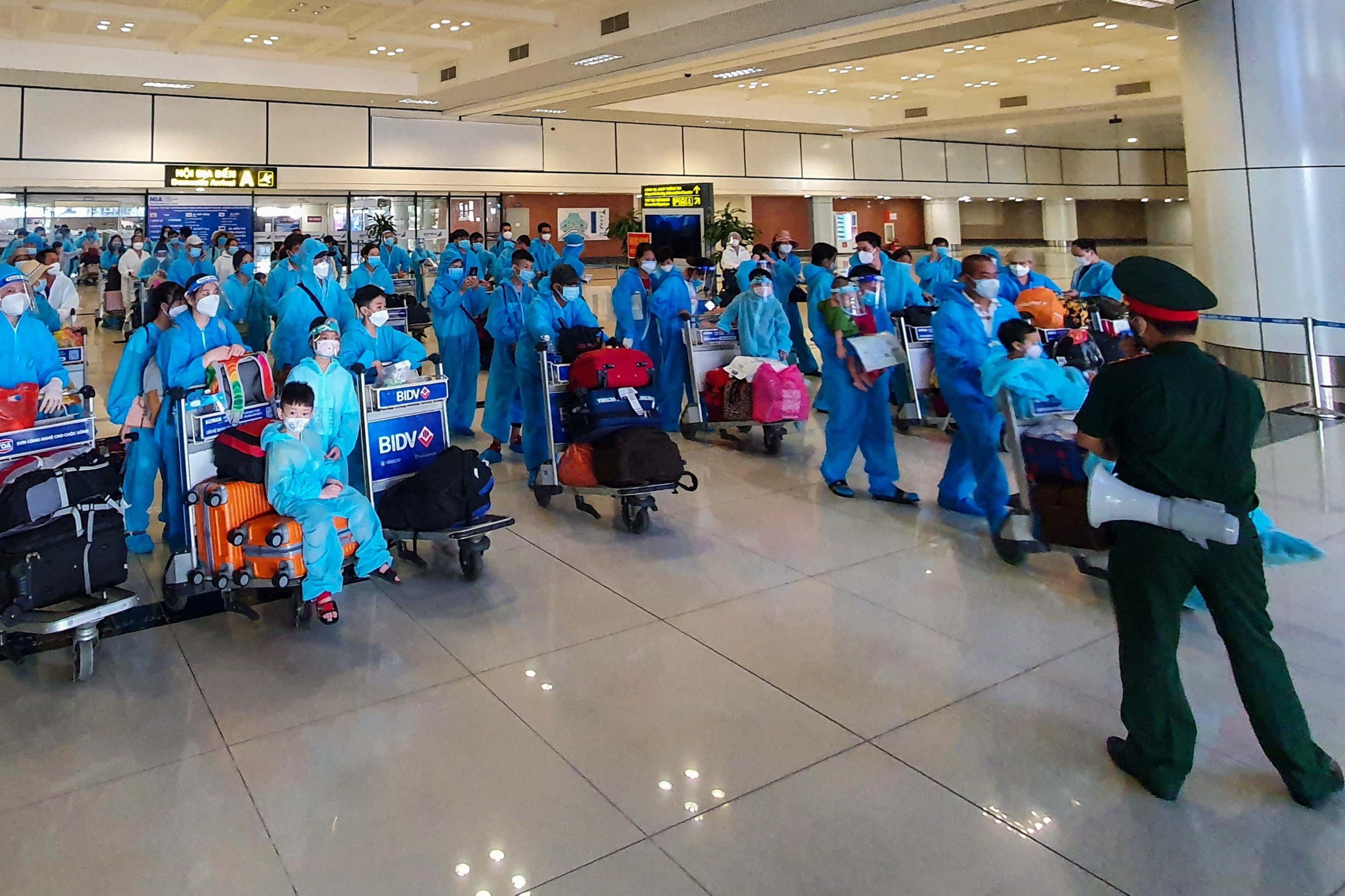 don 1.000 cong dan tu vung dich ve que anh 3