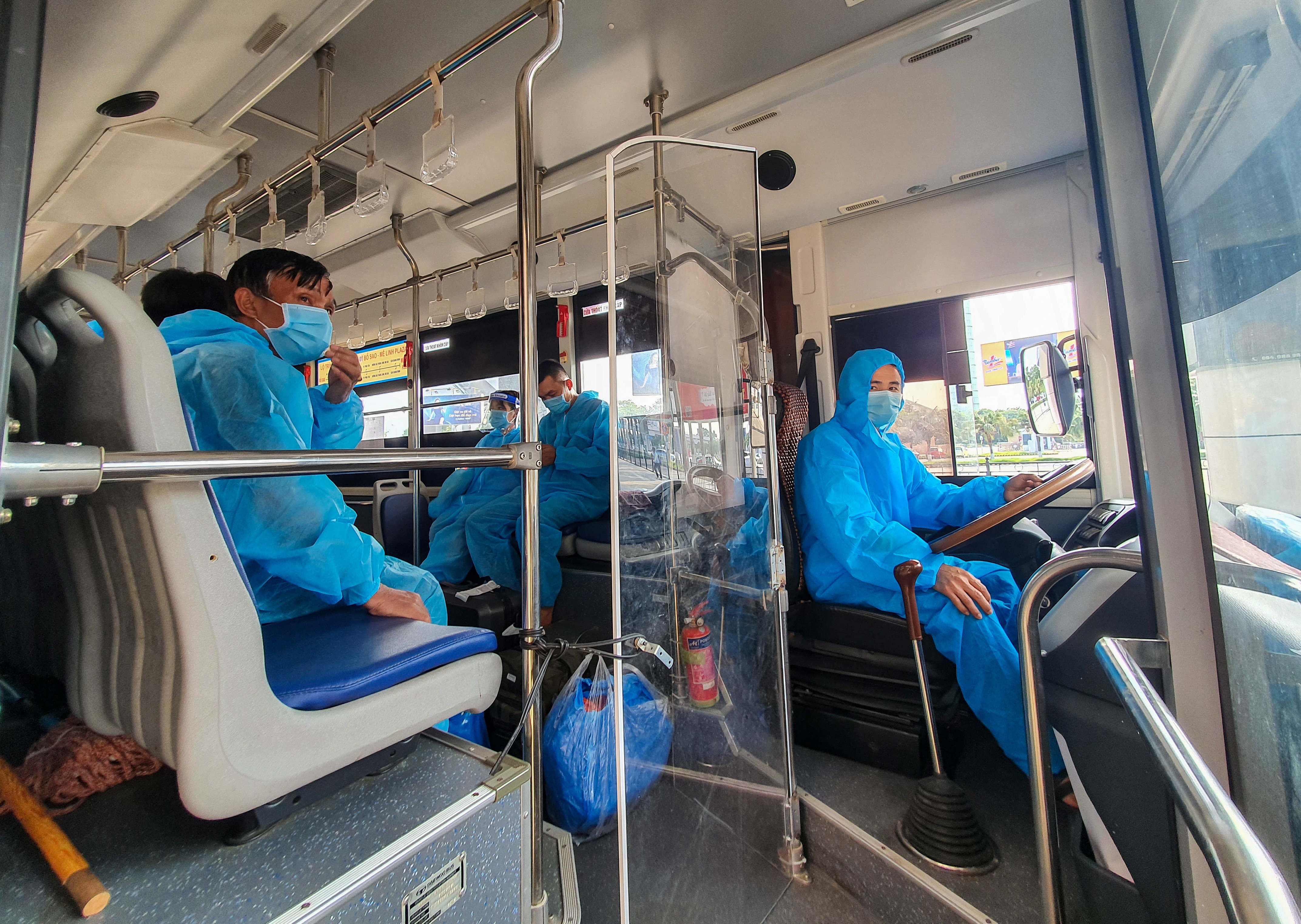 don 1.000 cong dan tu vung dich ve que anh 8