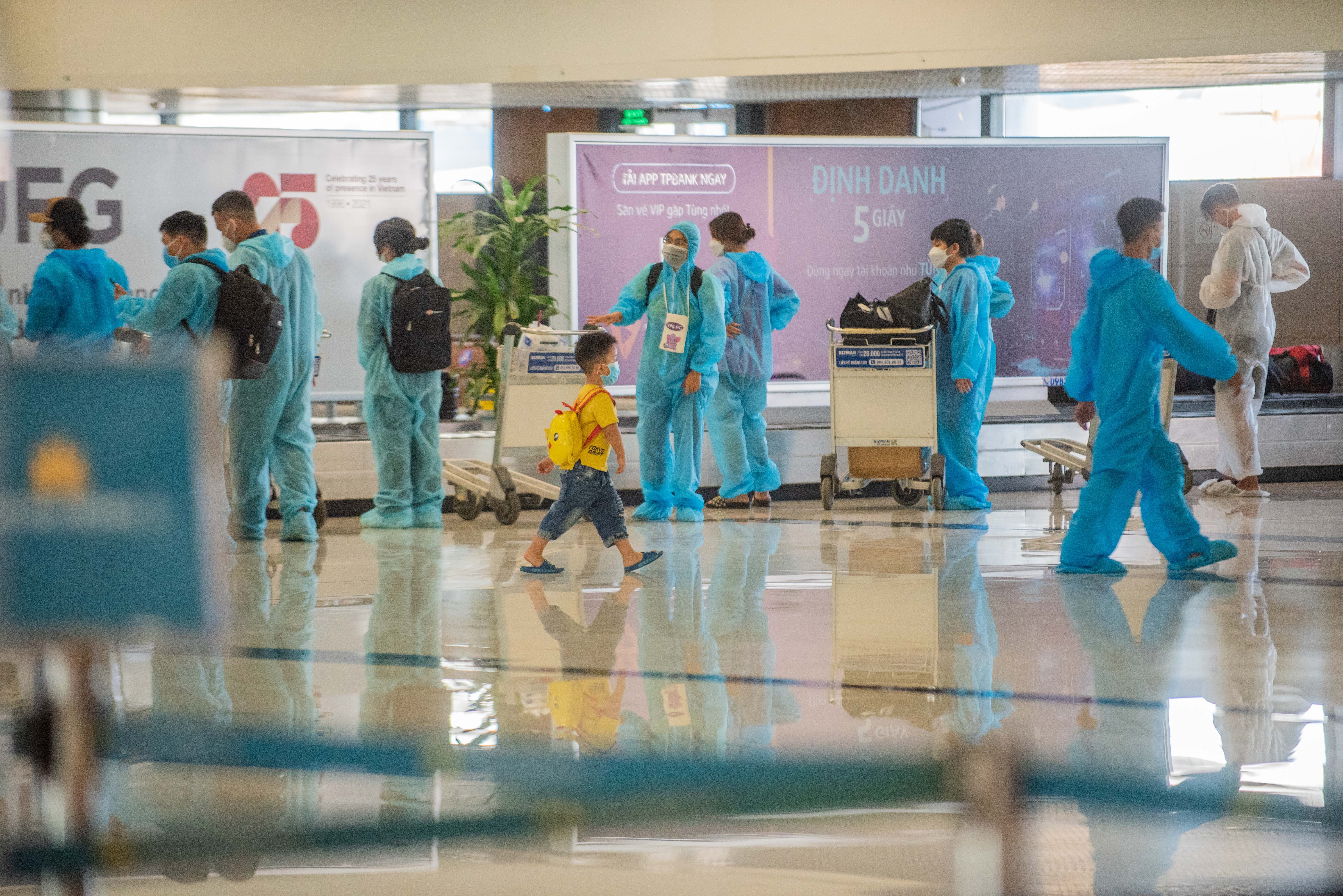 don 1.000 cong dan tu vung dich ve que anh 2