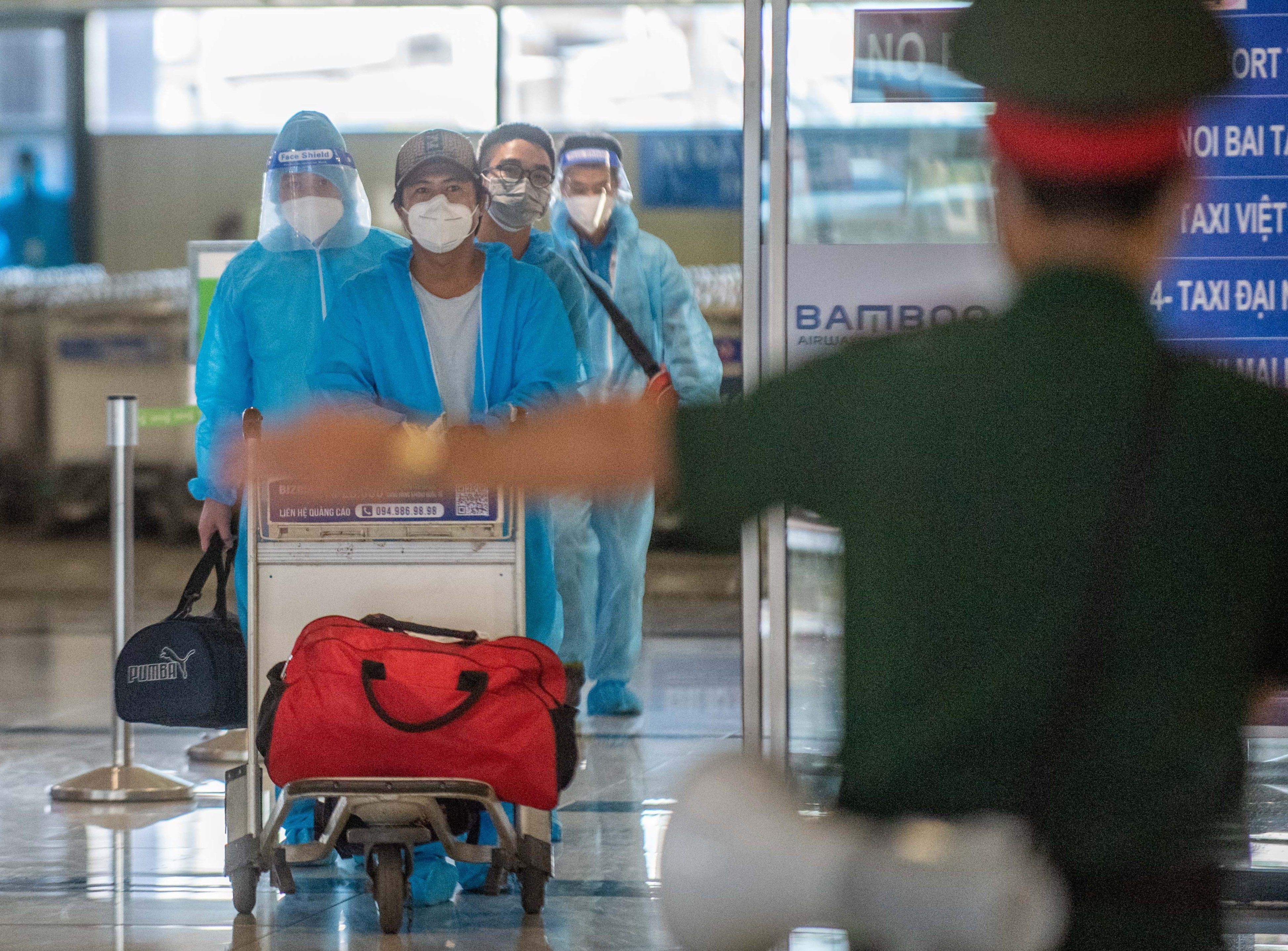 don 1.000 cong dan tu vung dich ve que anh 1