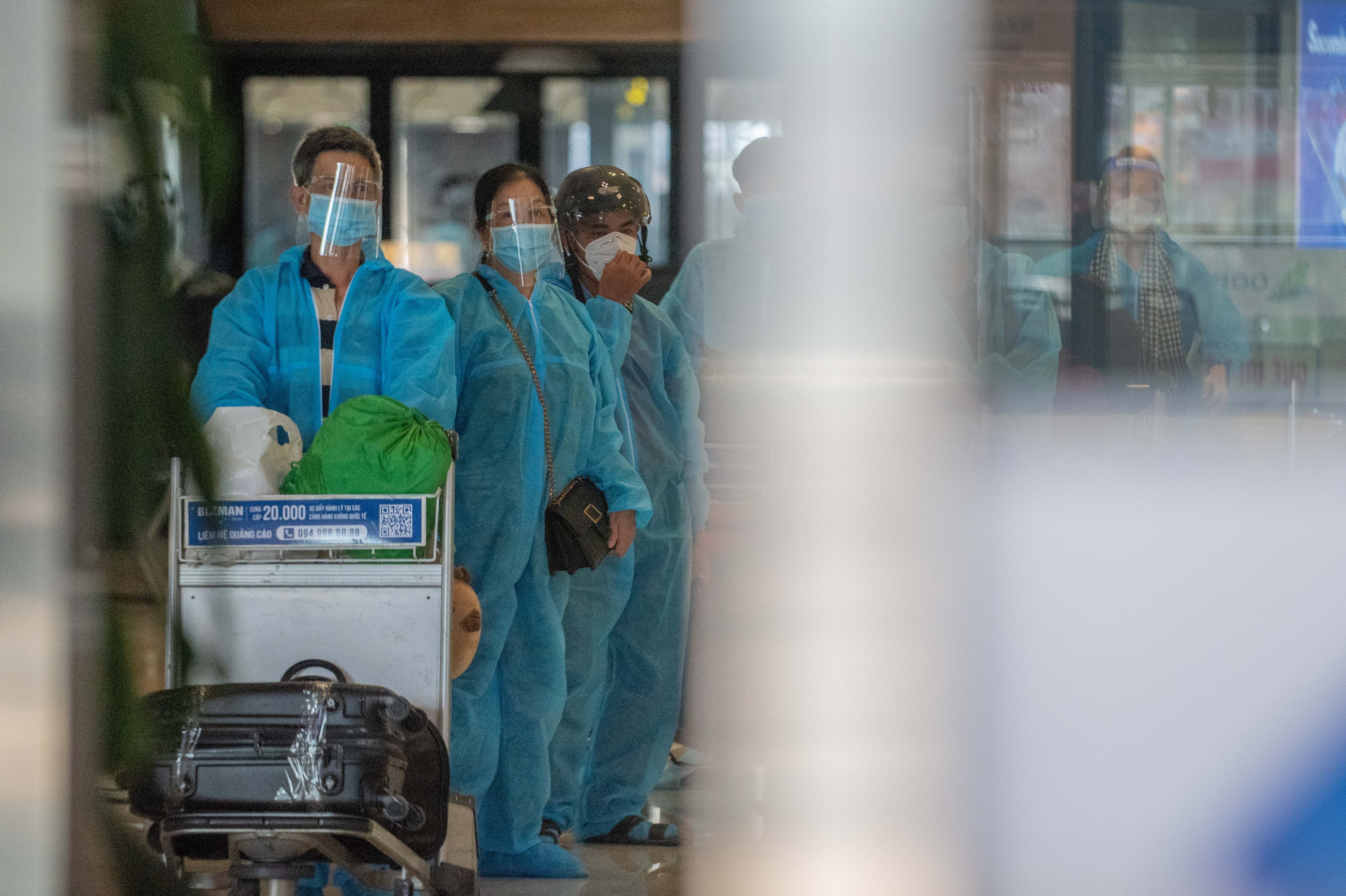 don 1.000 cong dan tu vung dich ve que anh 4