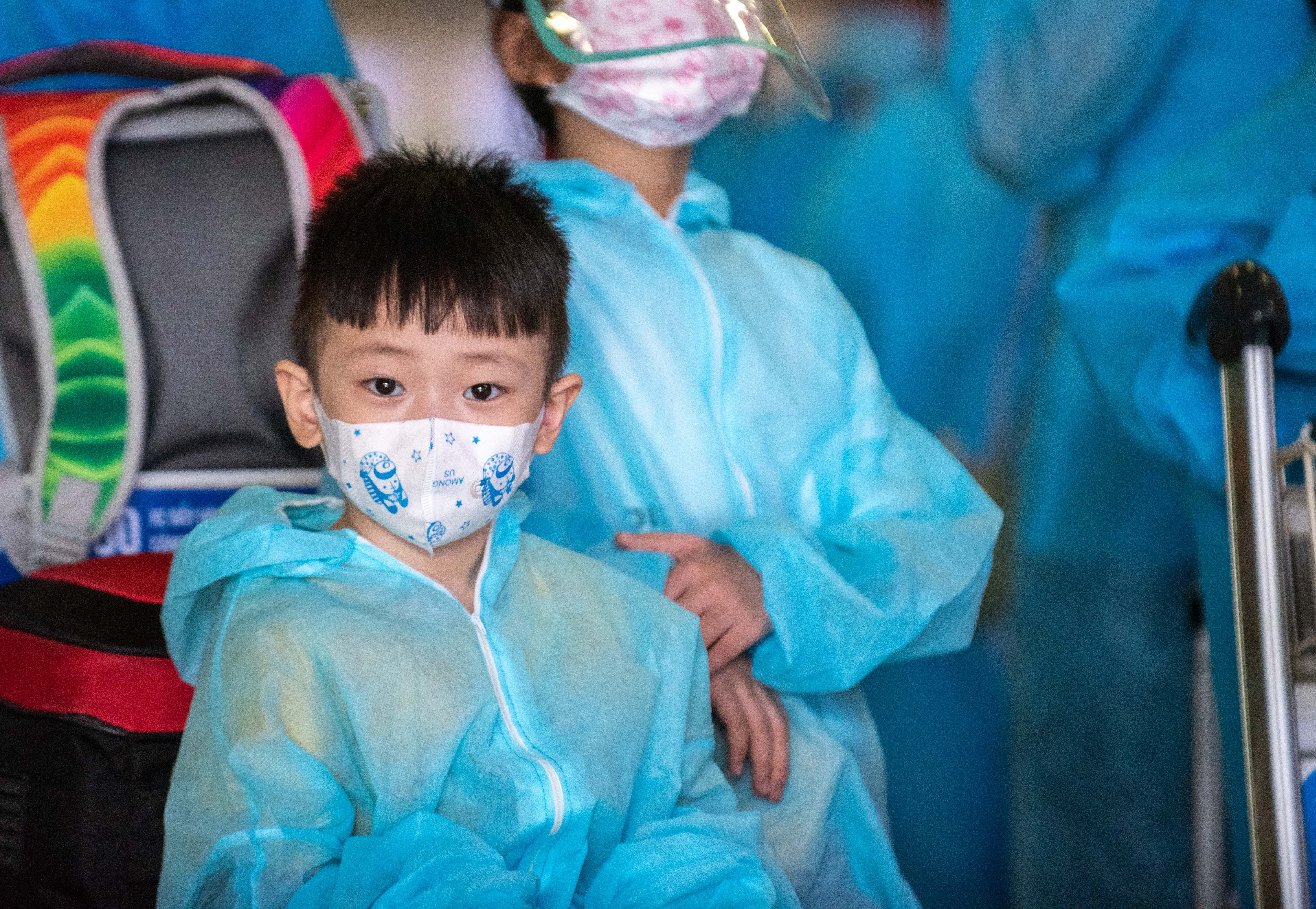 don 1.000 cong dan tu vung dich ve que anh 5