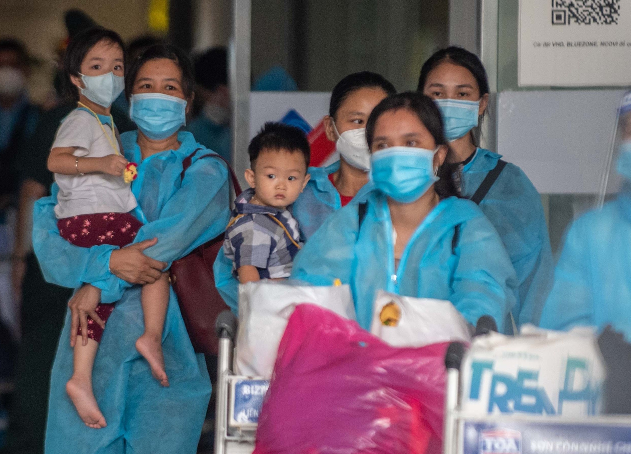 don 1.000 cong dan tu vung dich ve que anh 6