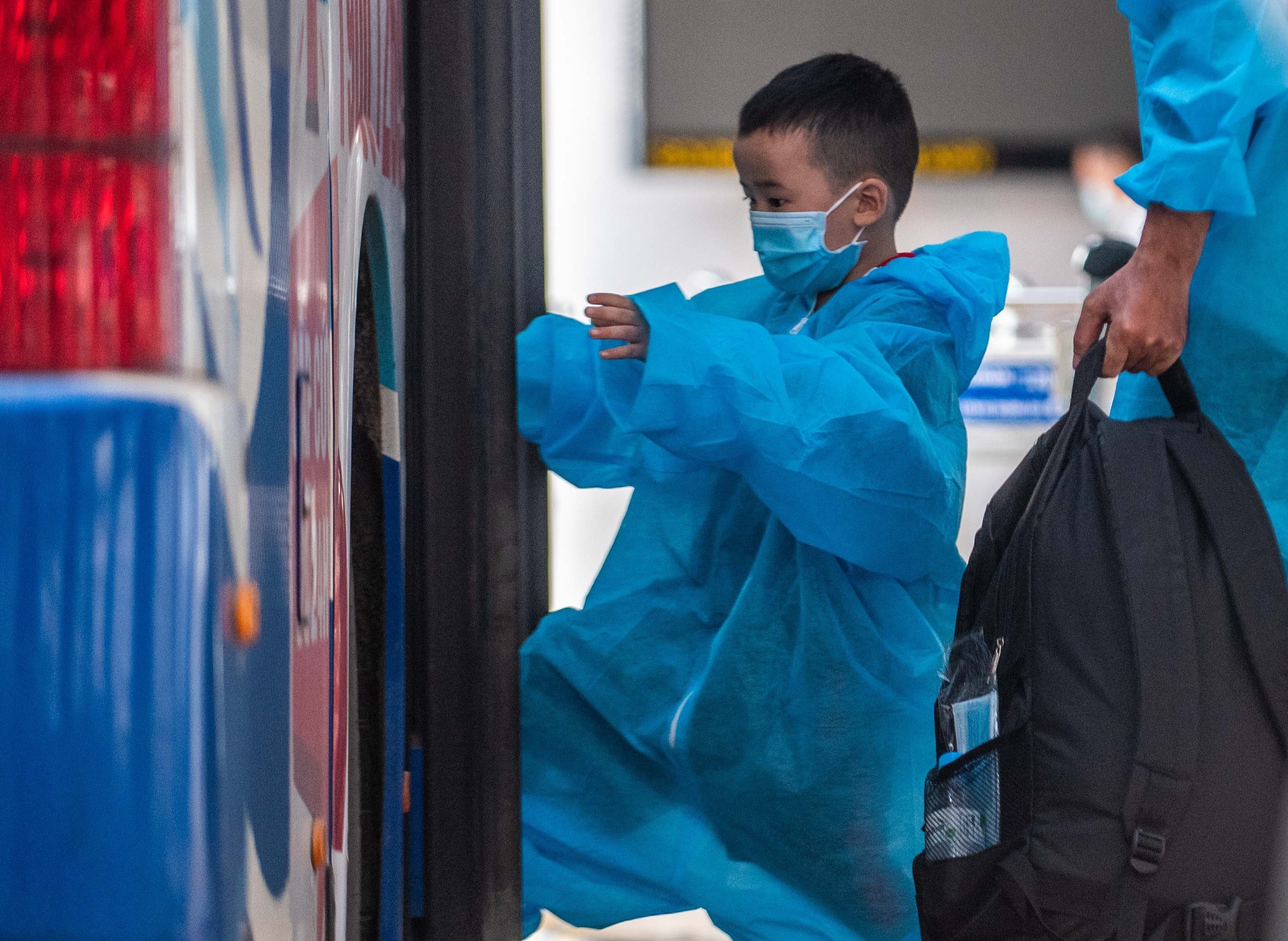 don 1.000 cong dan tu vung dich ve que anh 9