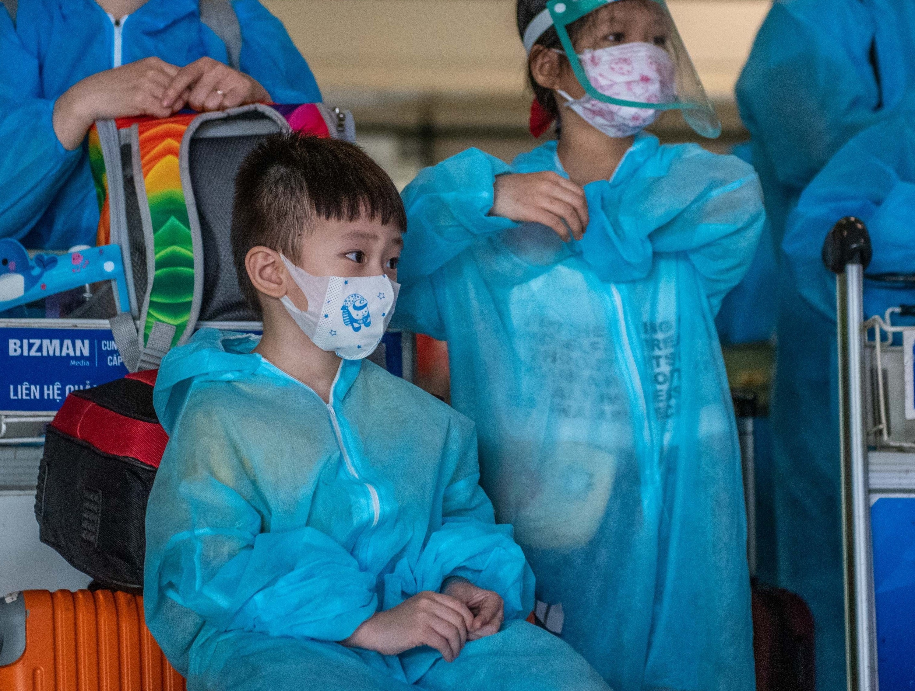 Vinh Phuc 'giai cuu' 1.000 cong dan ve que bang may bay hinh anh