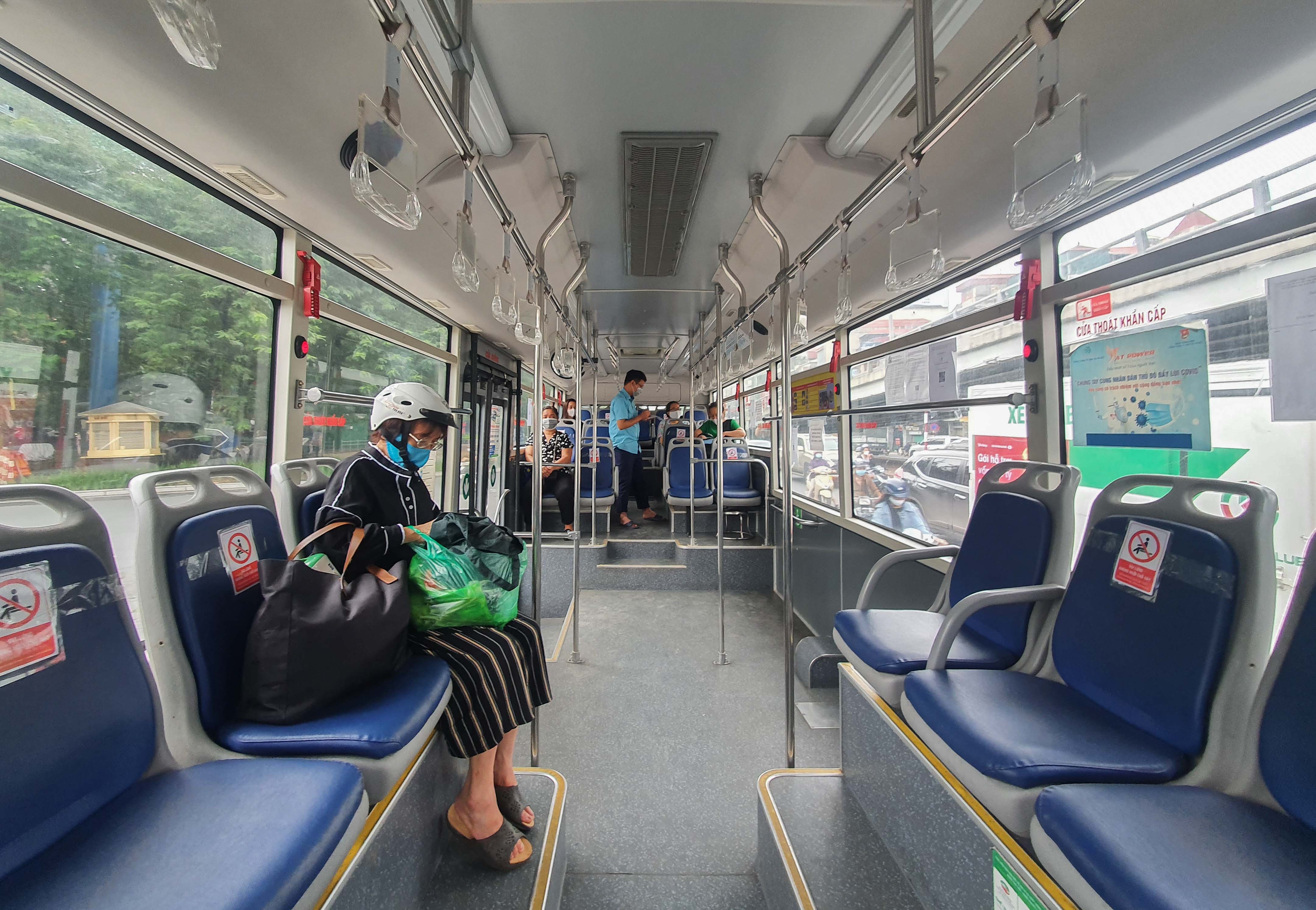 Khoi phuc xe buyt,  taxi anh 4