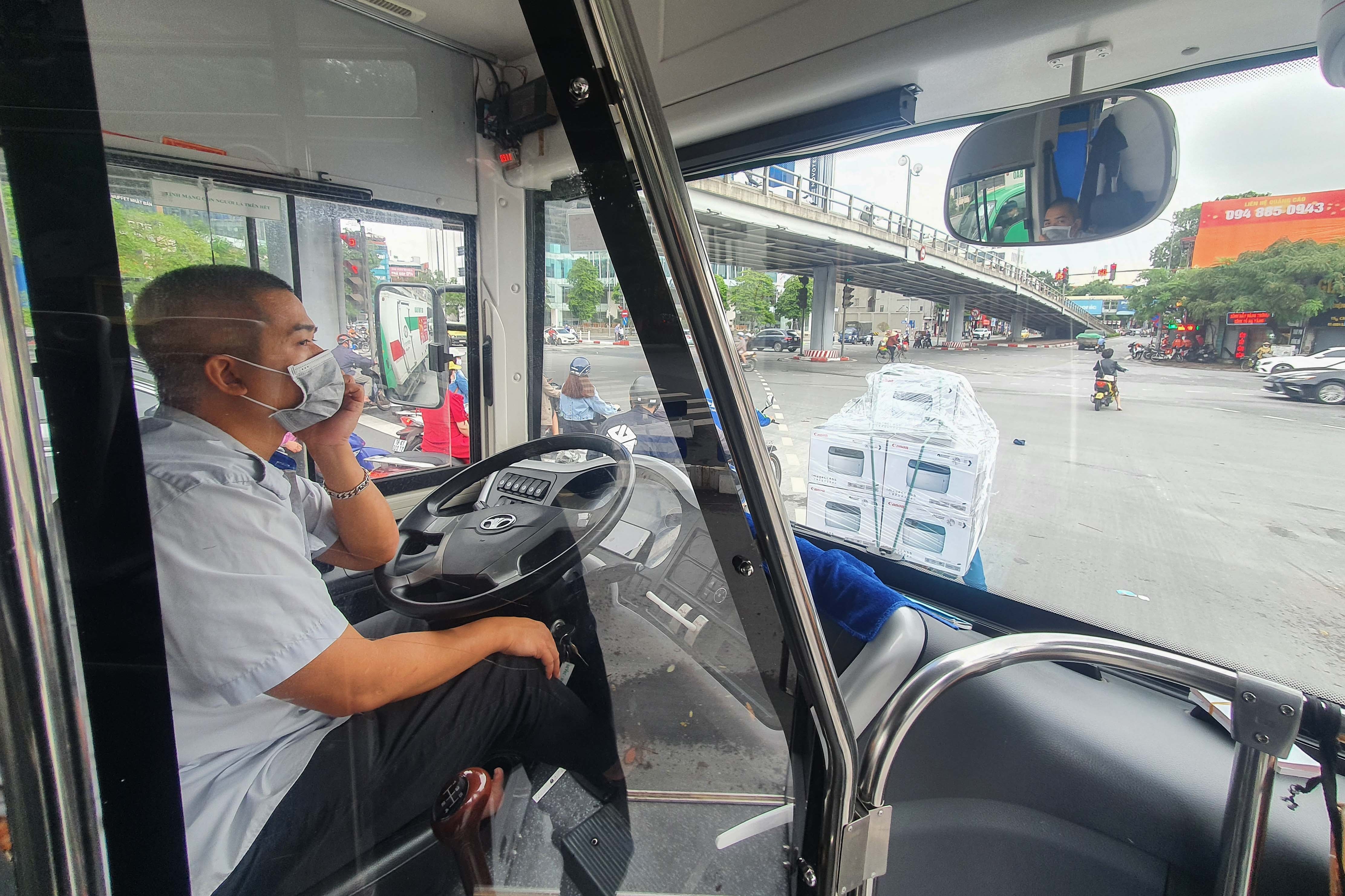 Khoi phuc xe buyt,  taxi anh 3