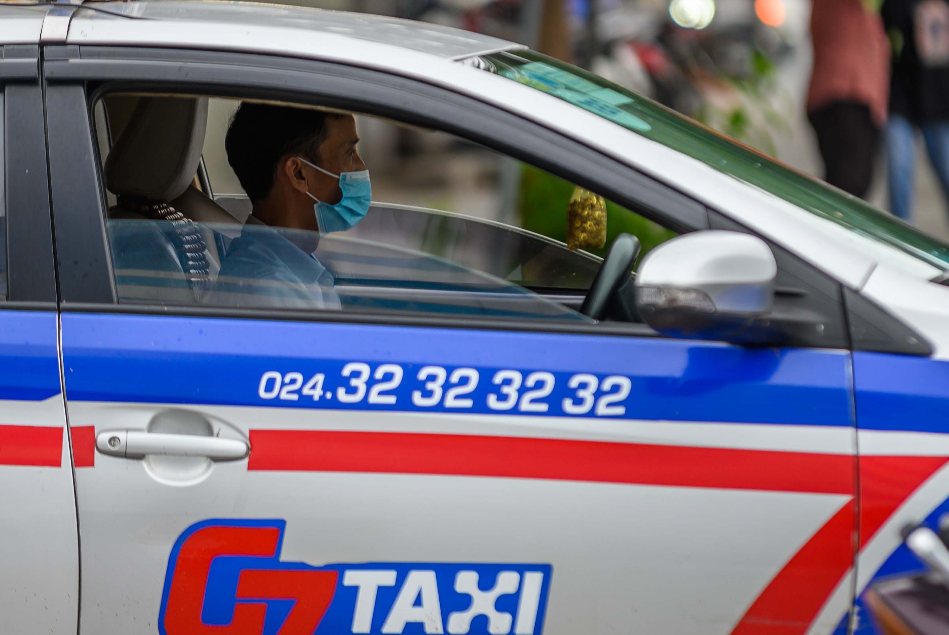 Khoi phuc xe buyt,  taxi anh 11