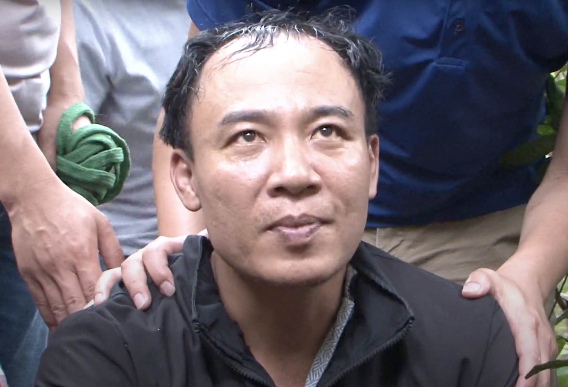 Nguoi phu nu bi thay cung rom ha doc bang la ngon hinh anh
