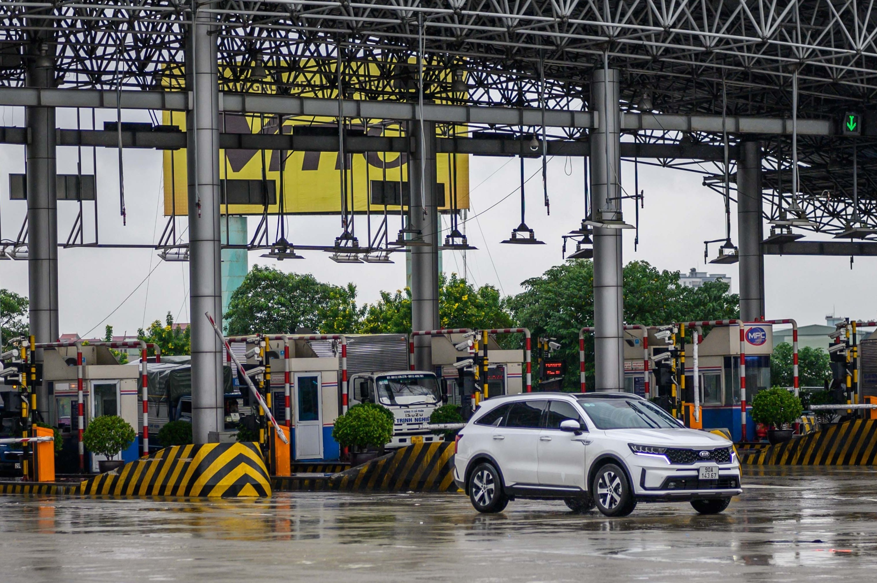Nguoi dan tu do vao Ha Noi tai cac chot cua ngo hinh anh