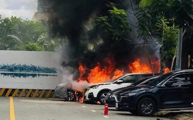 Nguoi dot 2 oto vi ghen tuong co the bi xu ly ra sao? hinh anh