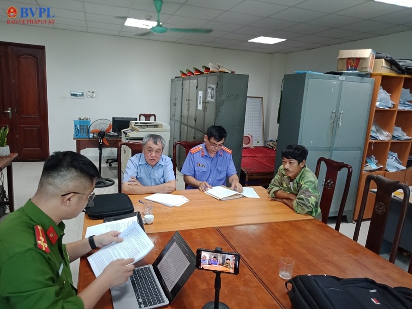 hiep dam tre em trong vuon chuoi anh 1