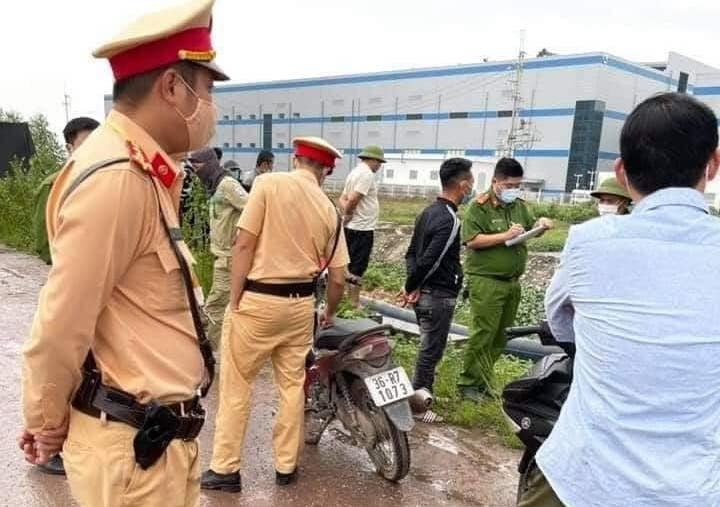 Phat hien thi the nguoi dan ong duoi muong hinh anh