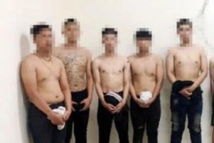 Hon 50 thanh thieu nien su dung hung khi giai quyet mau thuan hinh anh