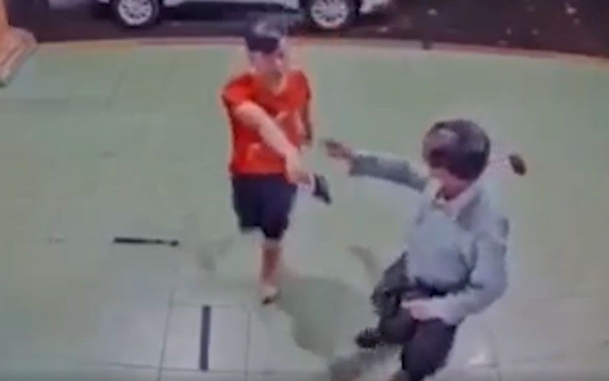 Chia sung vao nhan vien y te, can bo cong an bi xu ly the nao? hinh anh