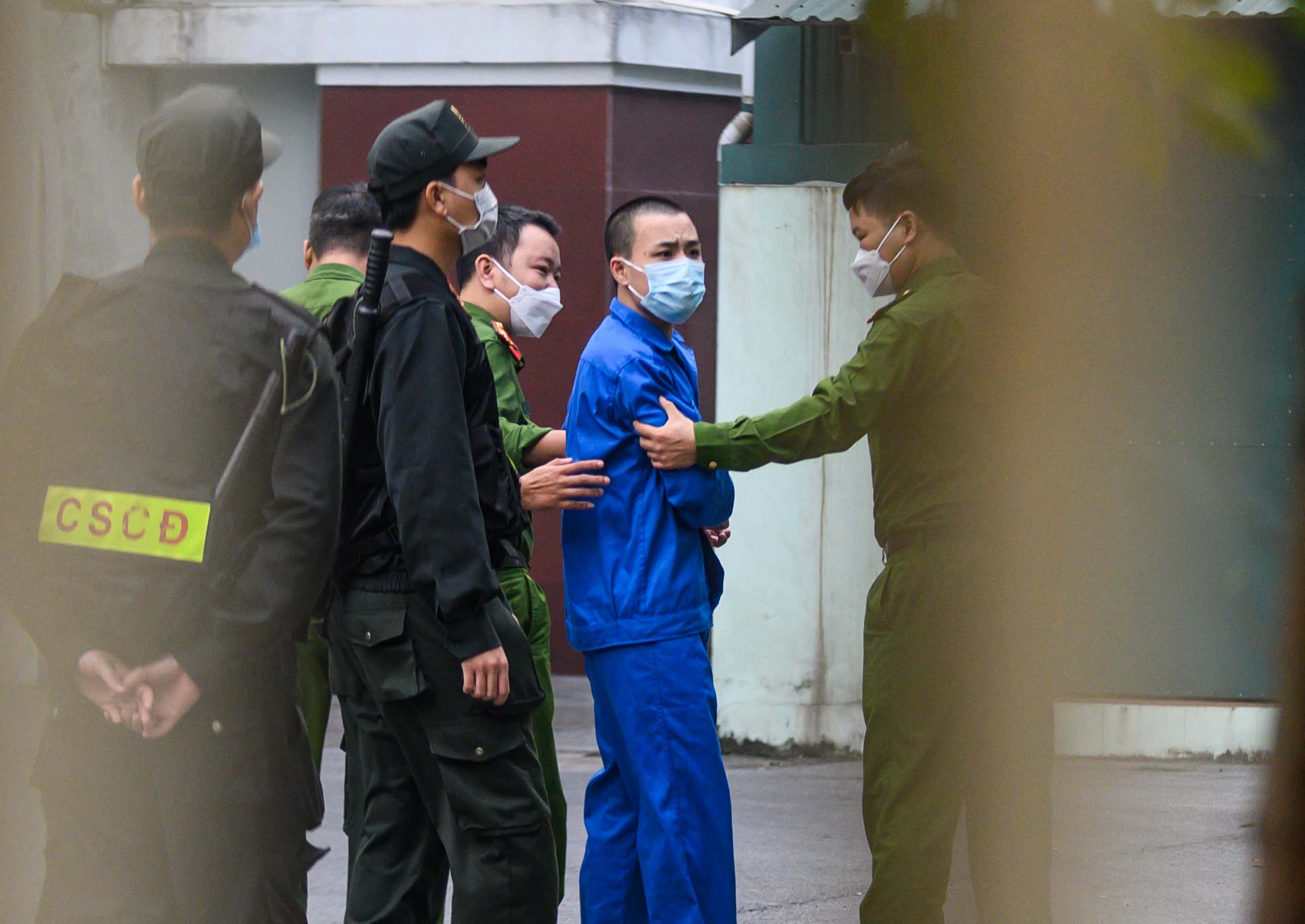 bat 3 can bo huyen Vu Thu anh 1