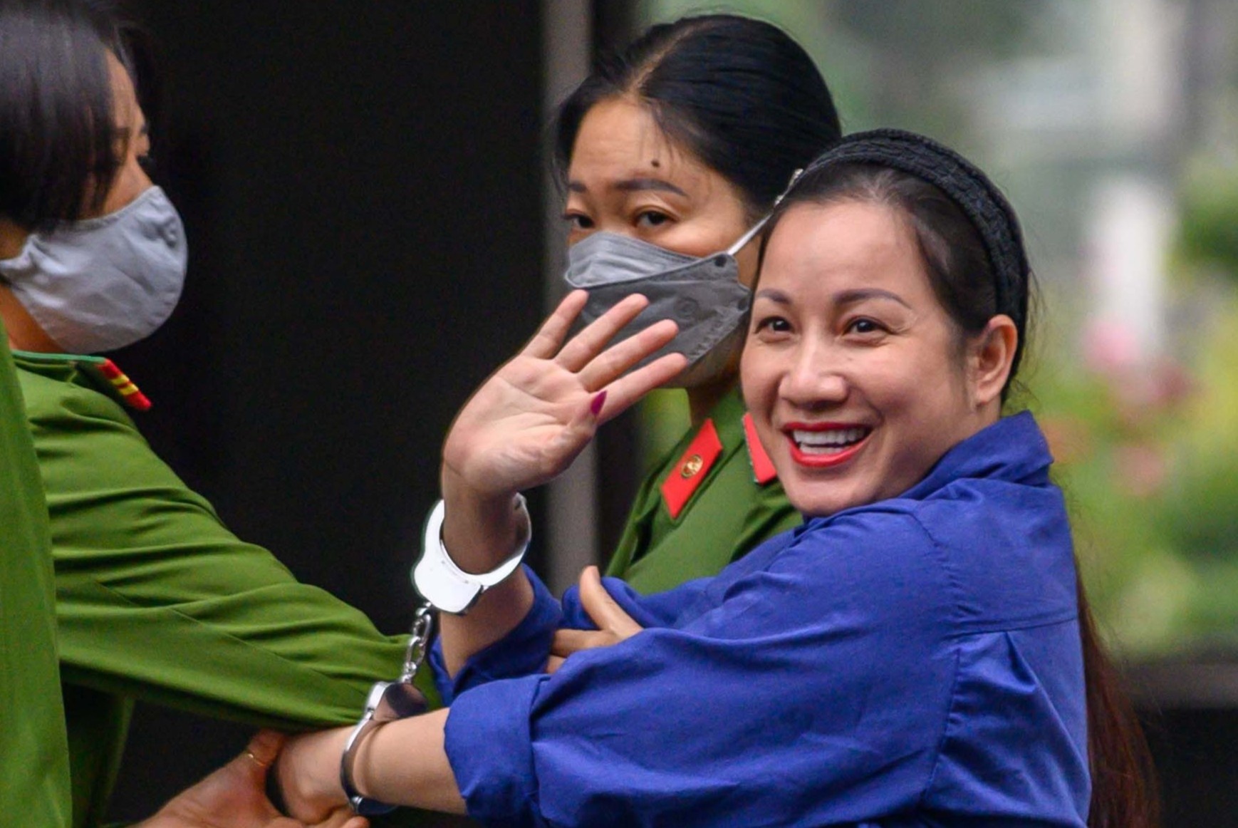 Vo Duong 'Nhue' cuoi tuoi khi bi dan giai den toa hinh anh