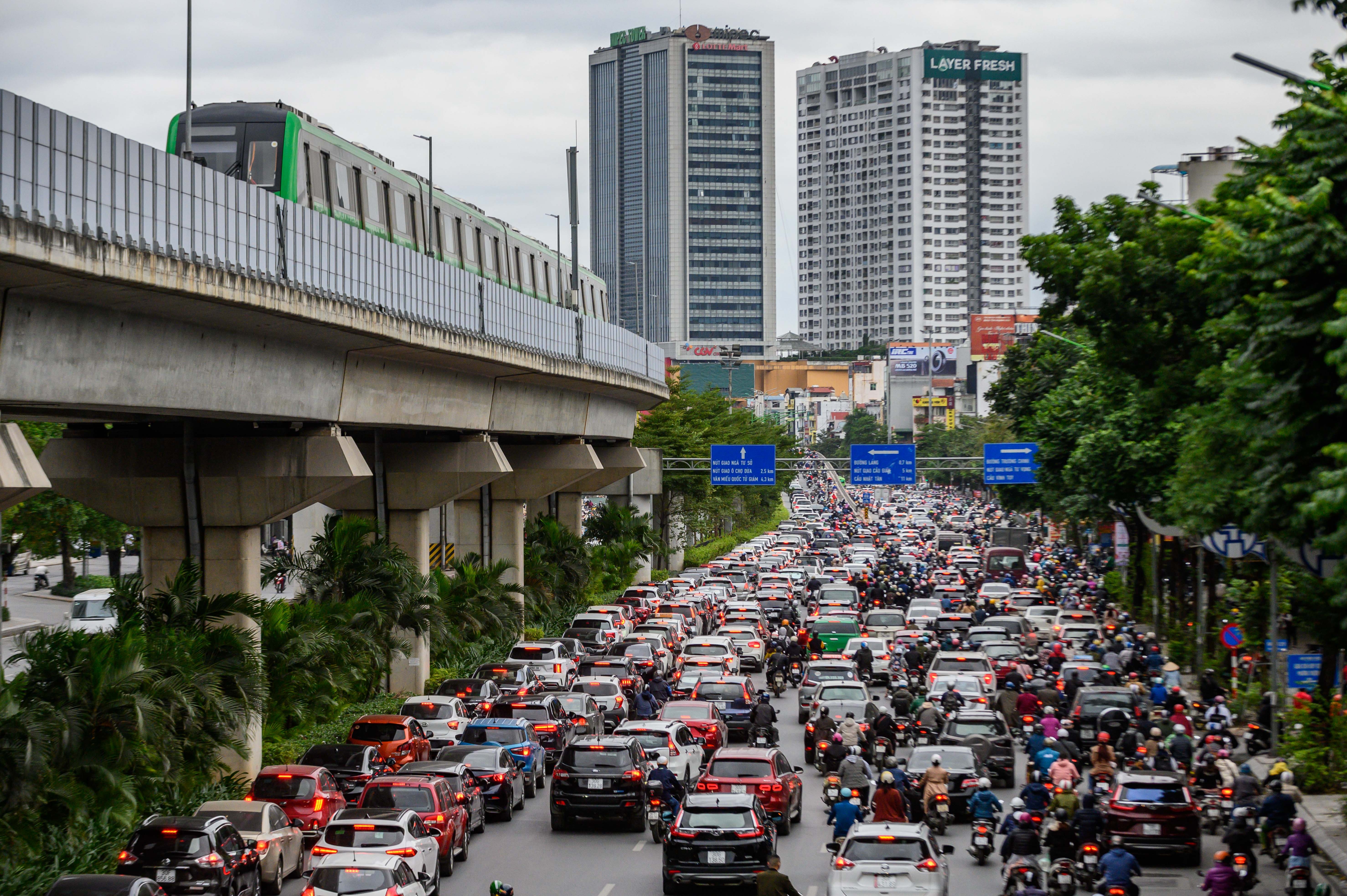 Xe co ken dac sang gia lanh dau tuan o Ha Noi hinh anh