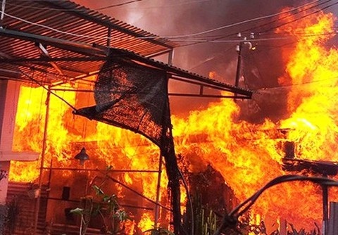 Gay hoa hoan lam chet vo va 2 con, nguoi chong bi xu ly the nao? hinh anh