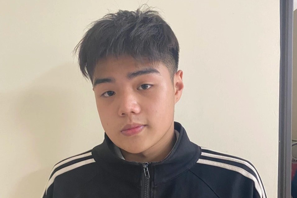 Dung dao de doa canh sat, thanh nien 17 tuoi co bi xu ly hinh su? hinh anh