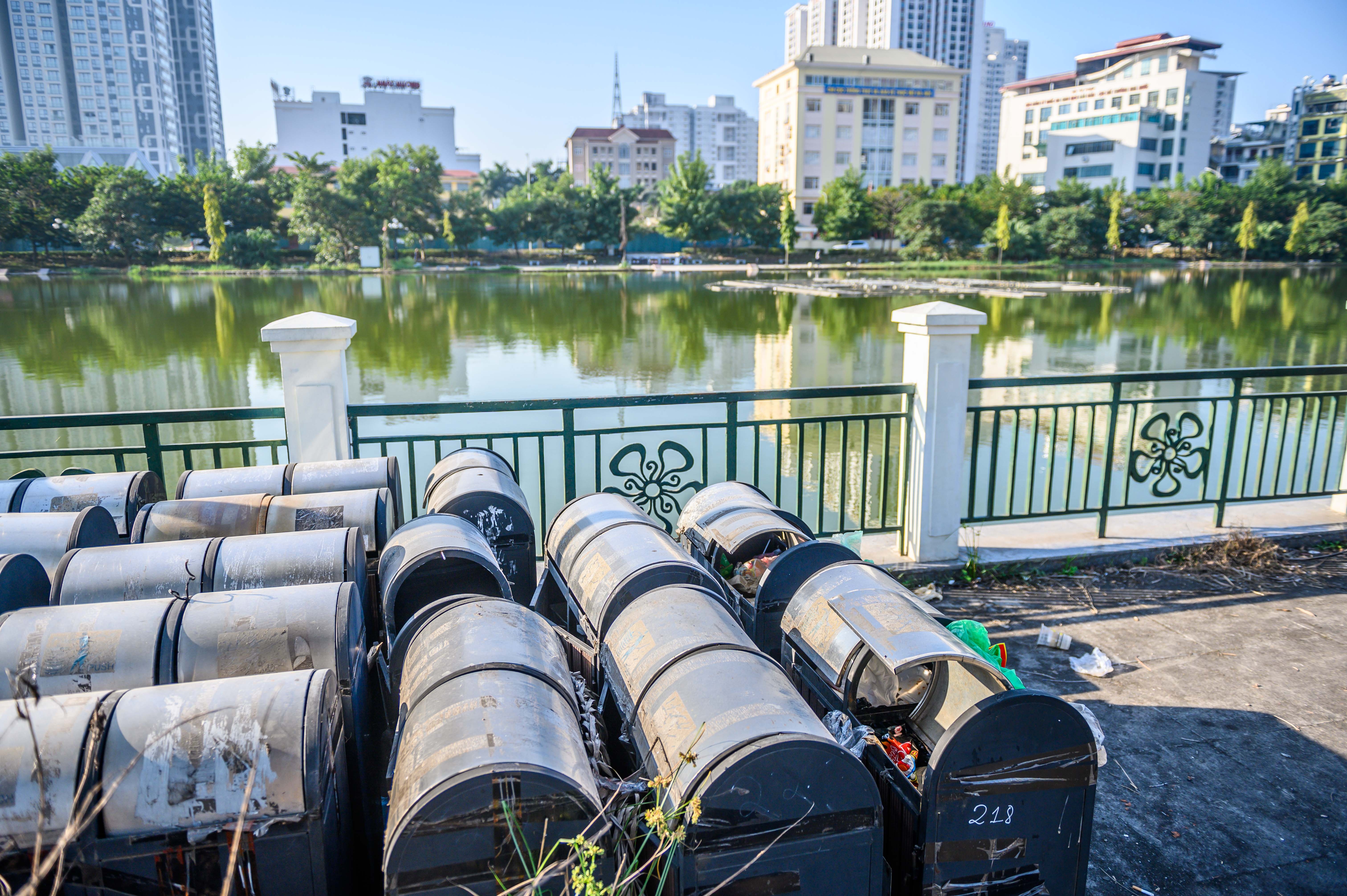 Canh nhech nhac trong cong vien ho dieu hoa Mai Dich hinh anh