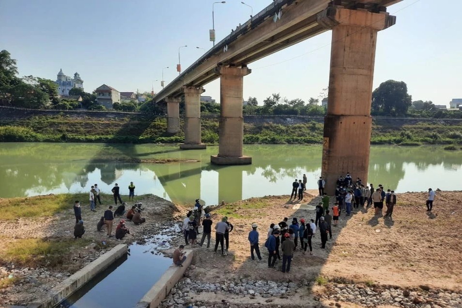 Pho truong Phong Tai chinh - Ke hoach tu vong o chan cau hinh anh