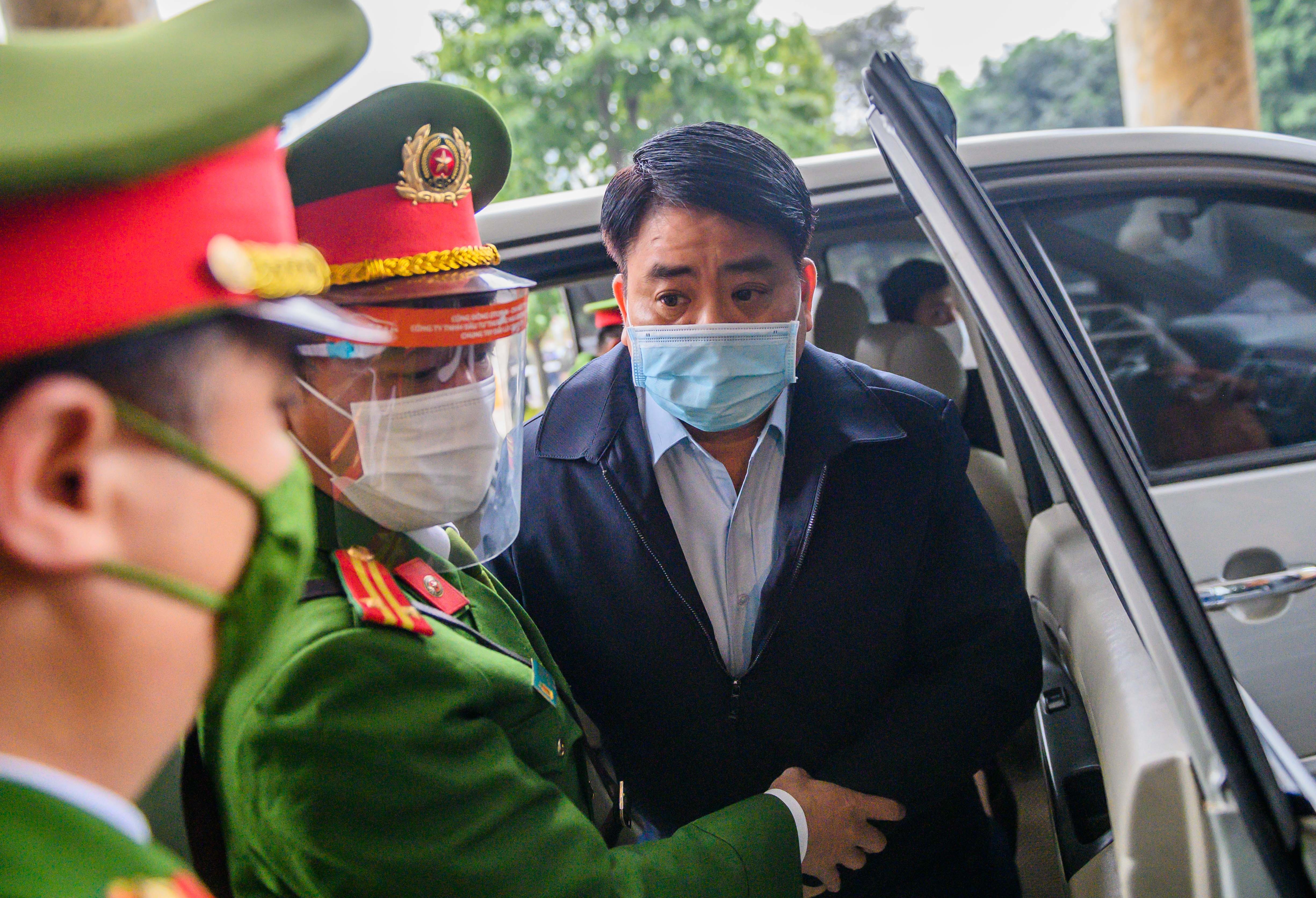 Cuu Chu tich Ha Noi bi ap giai den toa bang xe 7 cho hinh anh