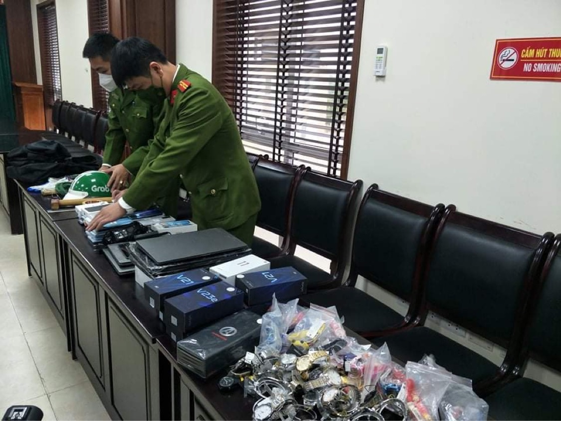 Khởi tố kẻ cướp điện máy xanh ảnh 2 Khoi to ke cuop dien may xanh anh 2