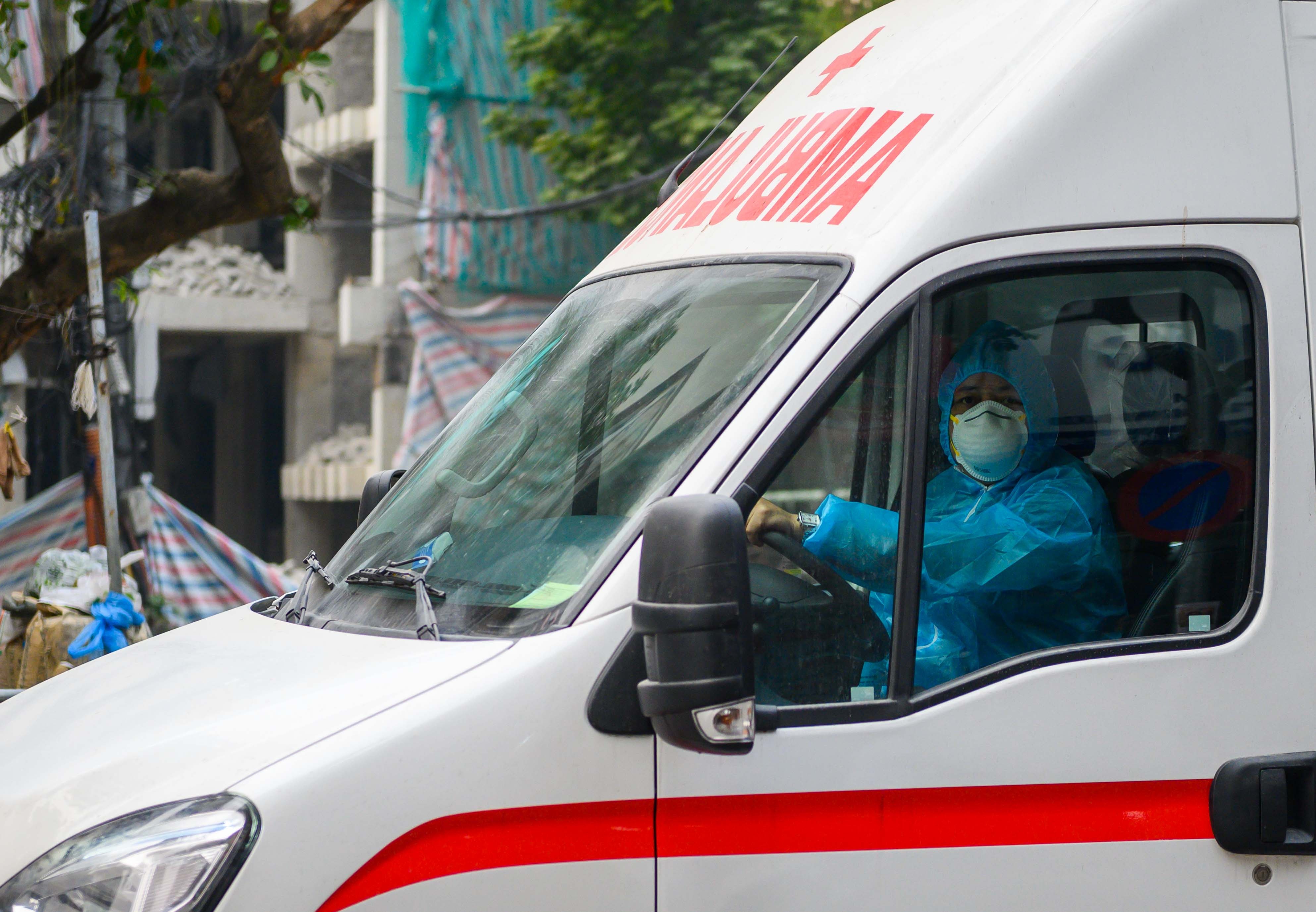 Nhan vien y te qua tai anh 4