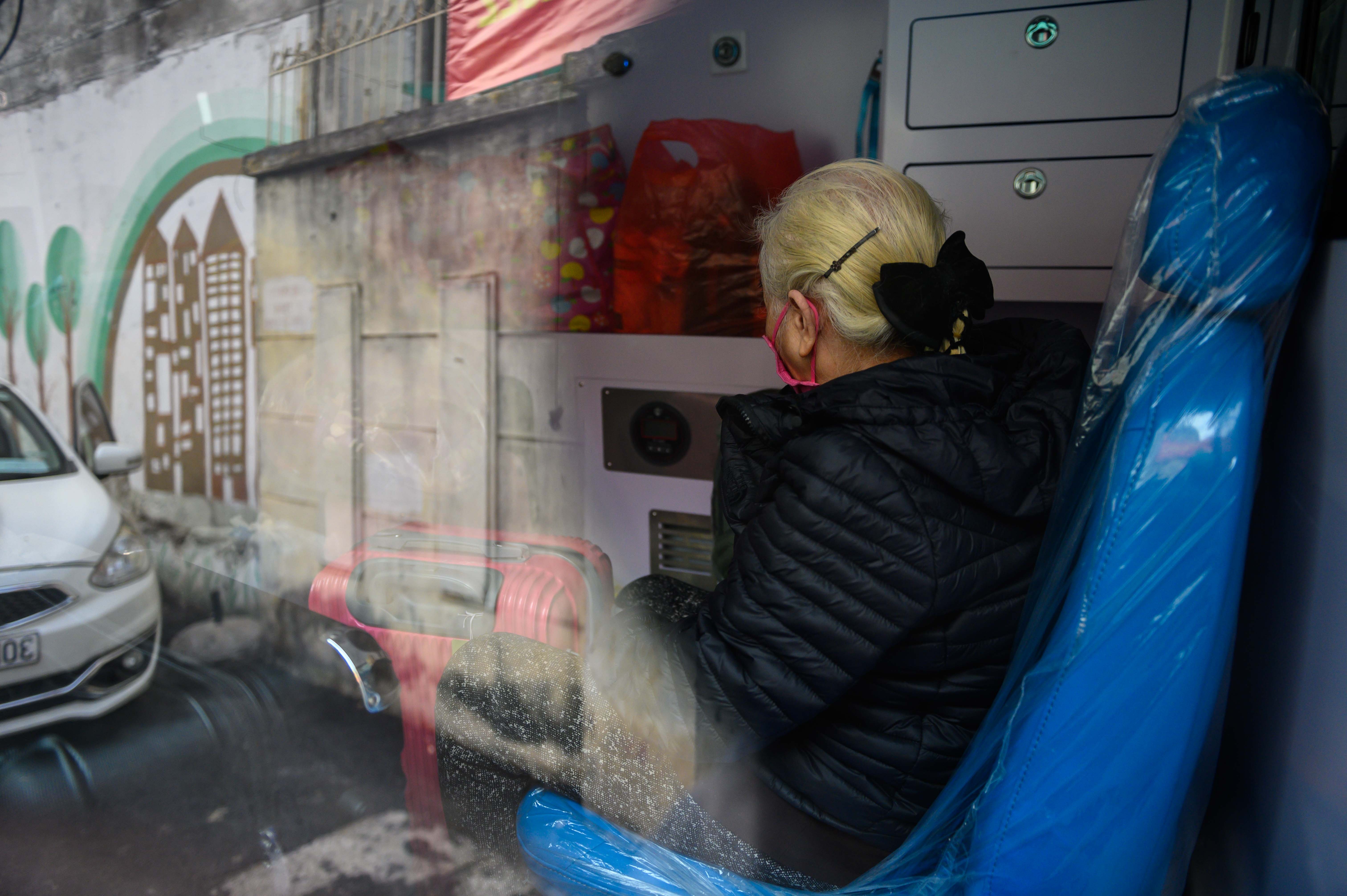 Nhan vien y te qua tai anh 6