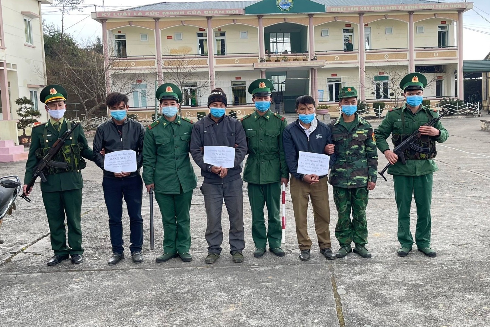 Ban co gai 22 tuoi sang trung quoc anh 1