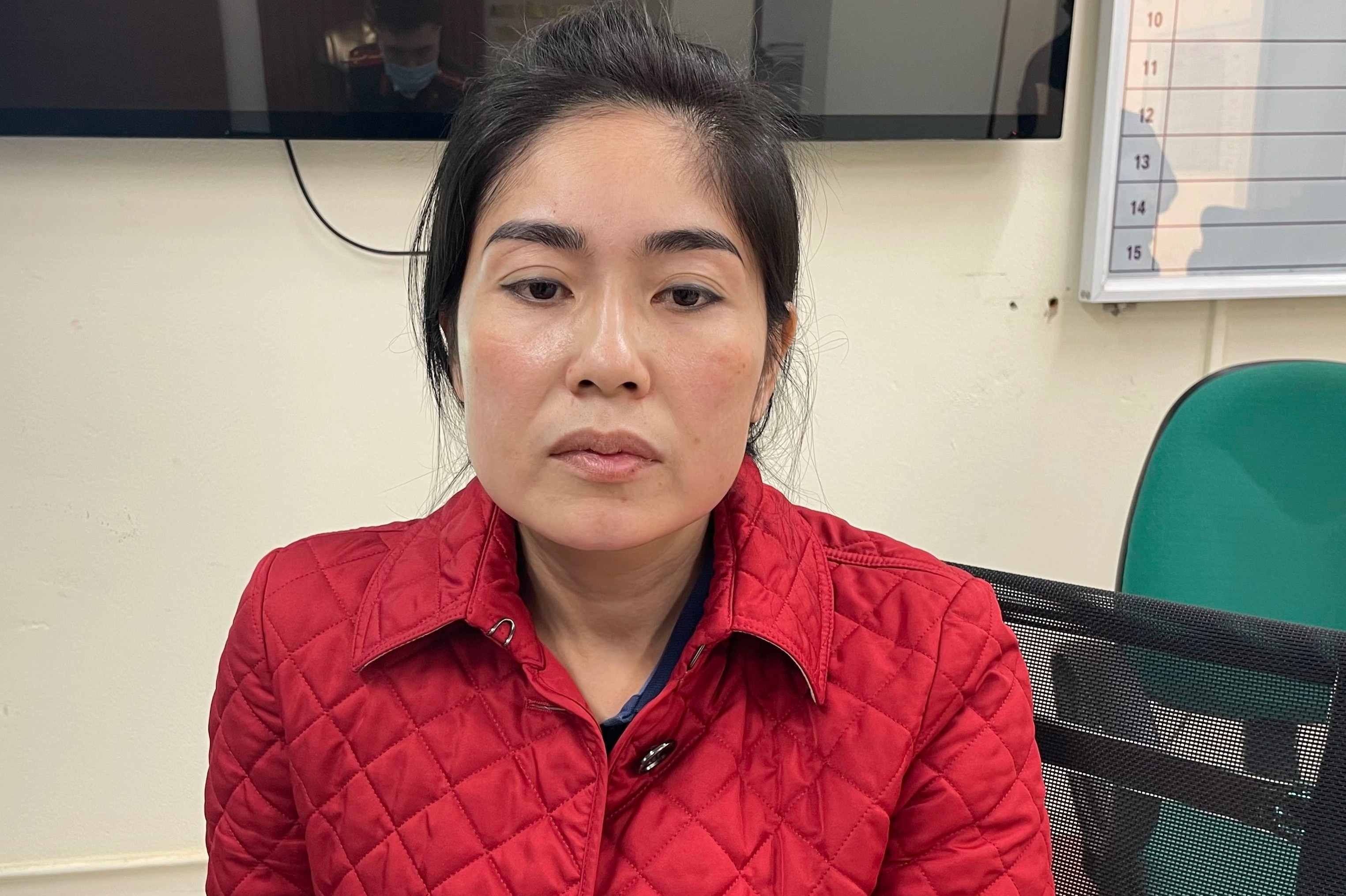 Nguoi phu nu ham hai chong cu hinh anh
