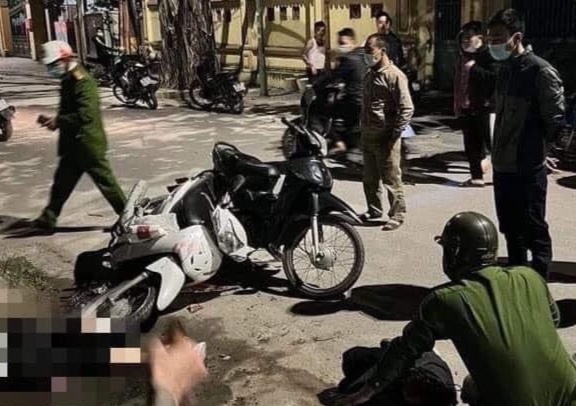 Co gai bi ban trai chan duong, sat hai hinh anh