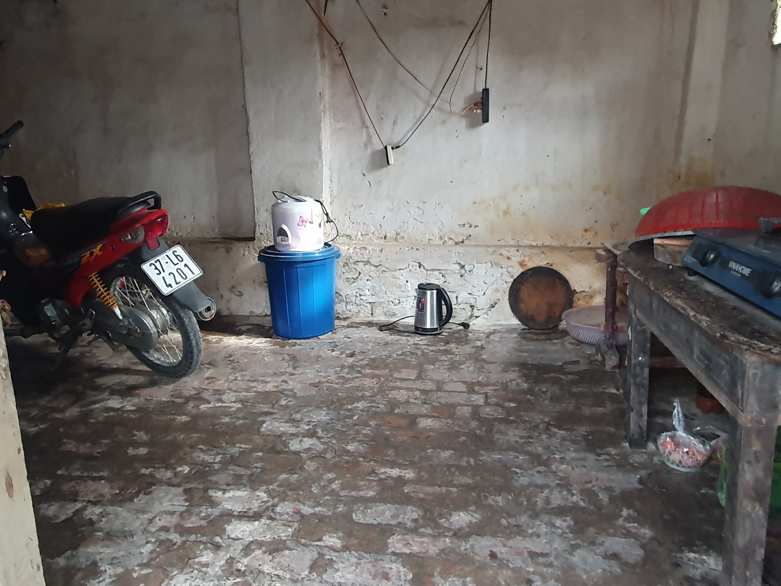 4 nguoi chet sau bua an anh 2