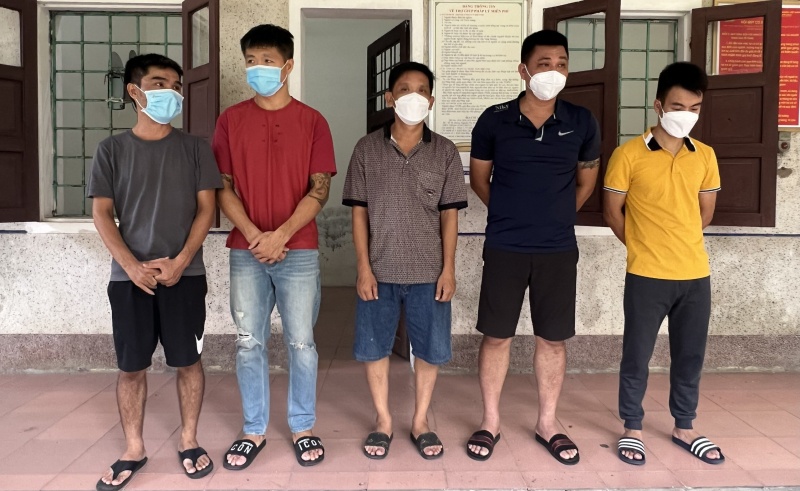 Dinh chi cong tac vu pho dam phu nu anh 1