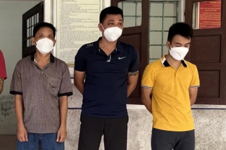 Cau thu phui Dung 'Verratti' tham gia duong day danh bac nghin ty hinh anh