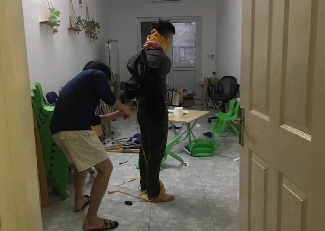 Xit hoi cay cuop dien thoai anh 2