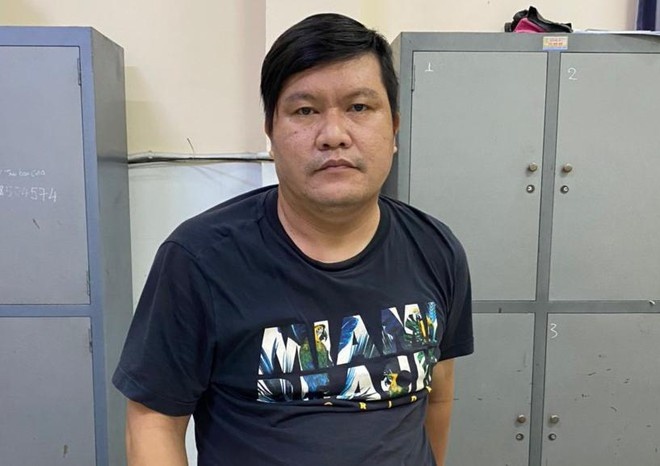 Bắt kẻ mang lệnh truy nã lừa đảo ảnh 1 Bat ke mang lenh truy na lua dao anh 1