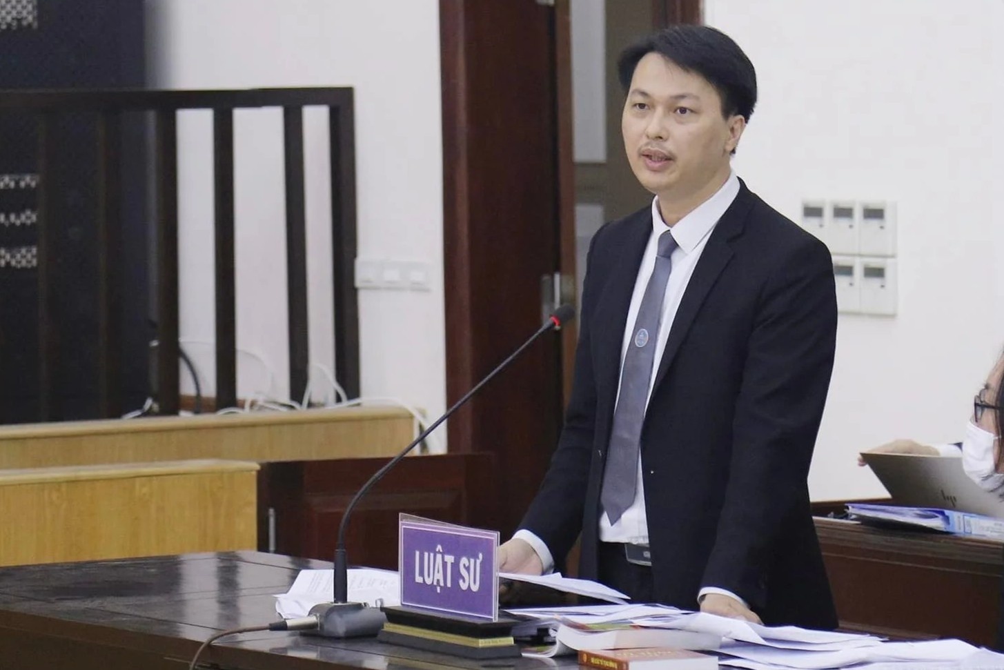 Cha duong dap be trai 2 tuoi dan den tu vong anh 2