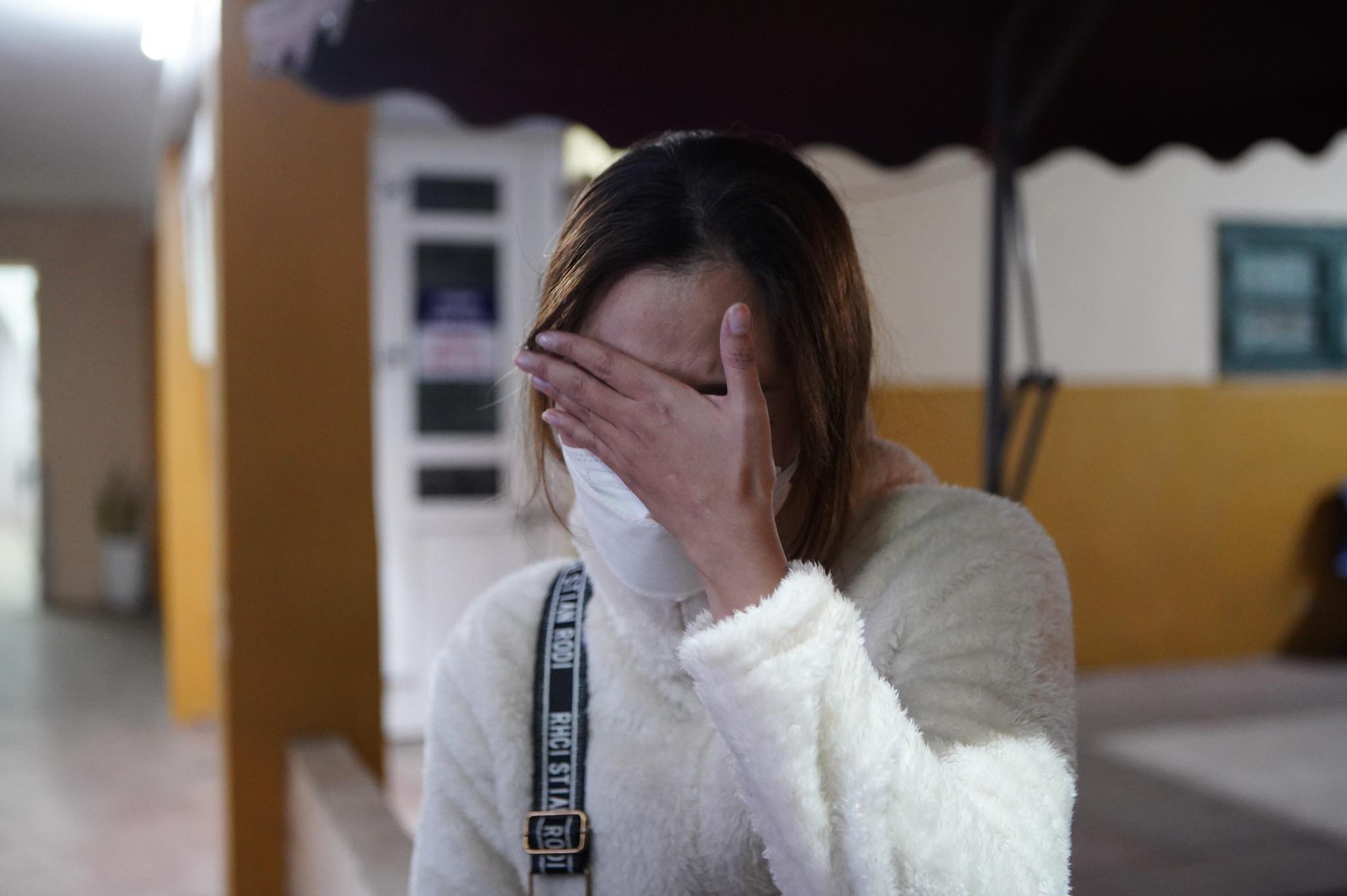 Be gai 3 tuoi nghi bi bao hanh anh 2