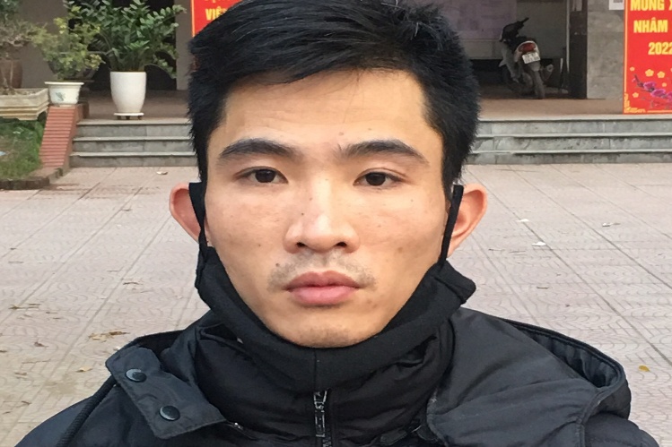 Tam giam bi can dong dinh vao dau be gai 3 tuoi hinh anh
