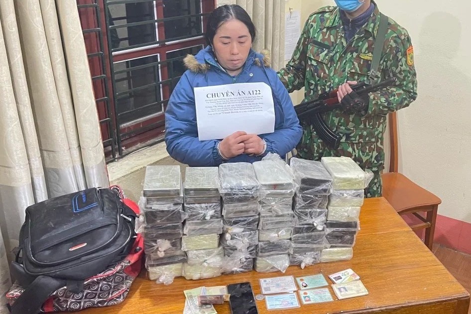 van chuyen 144 banh heroin anh 2