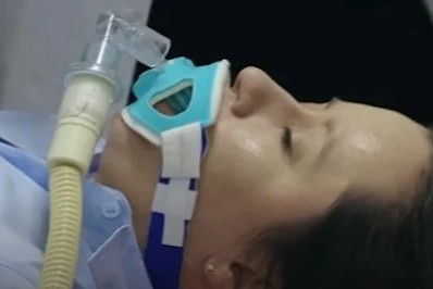 Liet toan than, nu giao vien o My gat va lac dau de to cao chong hinh anh