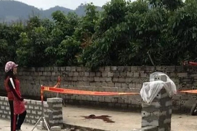 Ban chet hang xom roi tu sat hinh anh