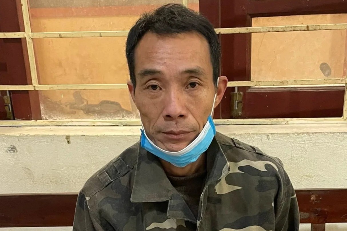 Mau thuan dat dai, cap vo chong bi ban 17 vien dan hinh anh