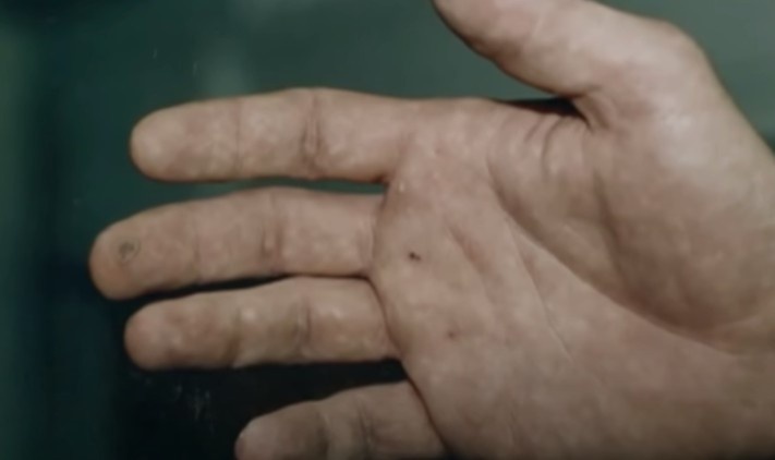 Van tay ky di cua ke giet nu le tan khach san o My hinh anh