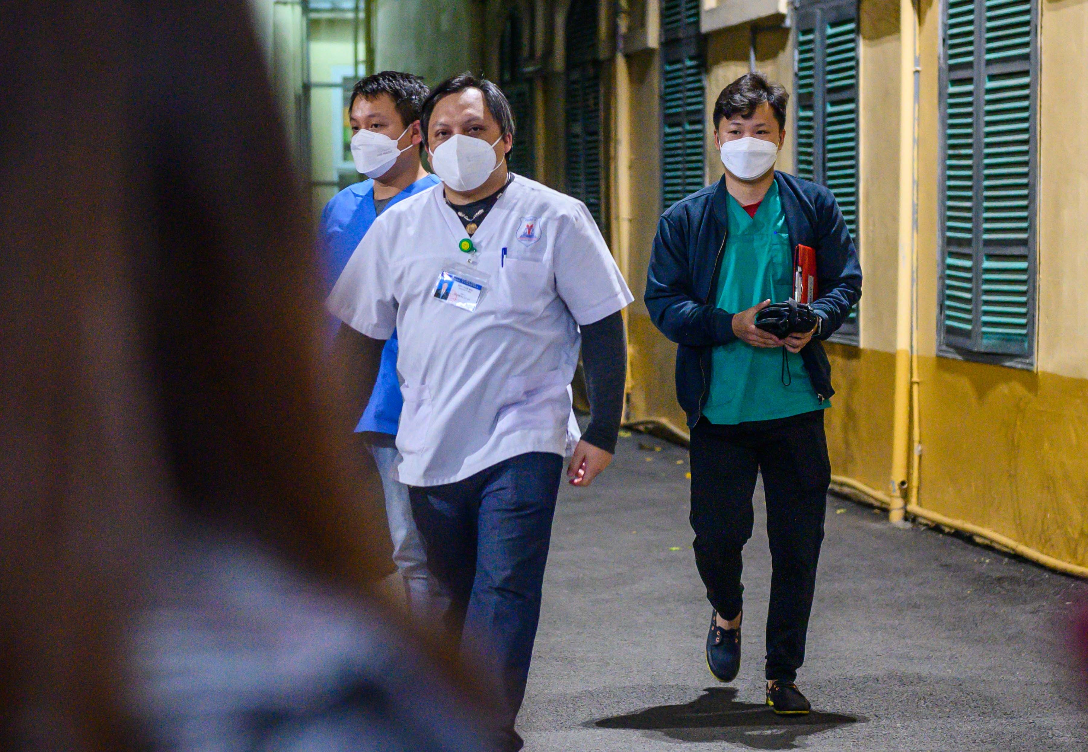 Hoa tang thi the be gai 3 tuoi anh 2