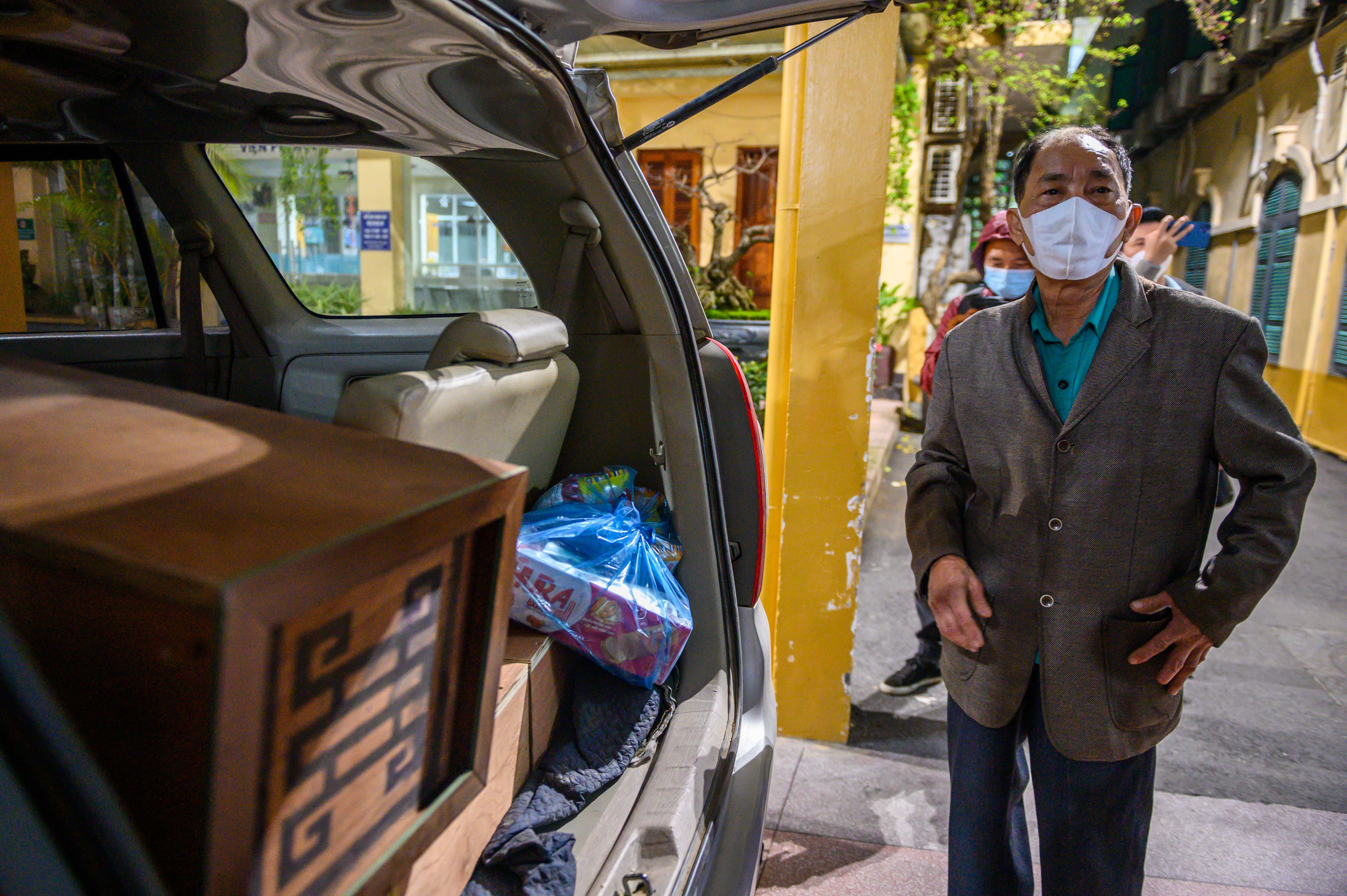 Hoa tang thi the be gai 3 tuoi anh 3